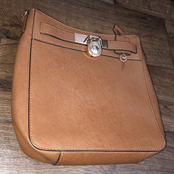 Michael Kors over the shoulder purse. - Picture 2 of 8